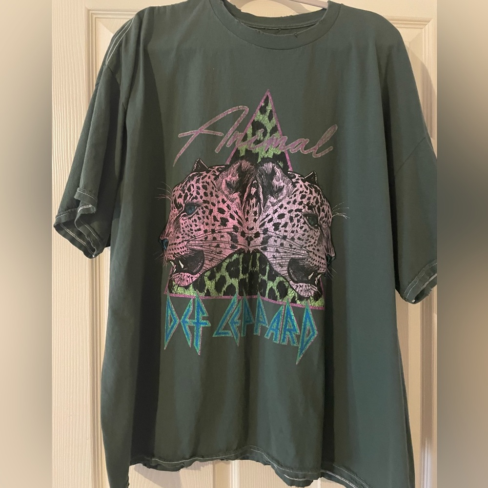 Urban Outfitters Def Leppard graphic tee